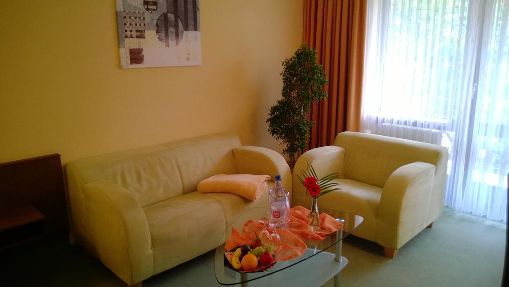 Landhotel Vierjahreszeiten Bad Konigshofen im Grabfeld Room photo